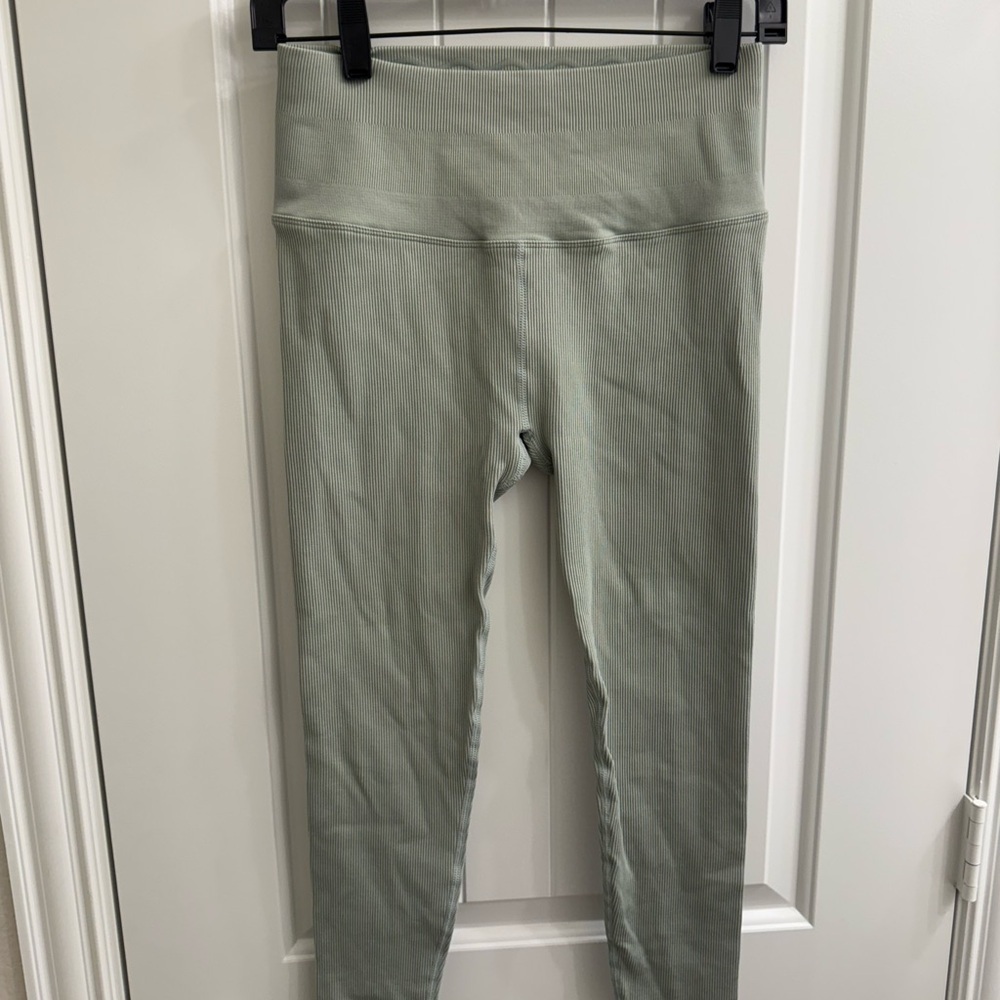 Spiritual Gangster High-Waisted ribbed Leggings sage green sz M/L